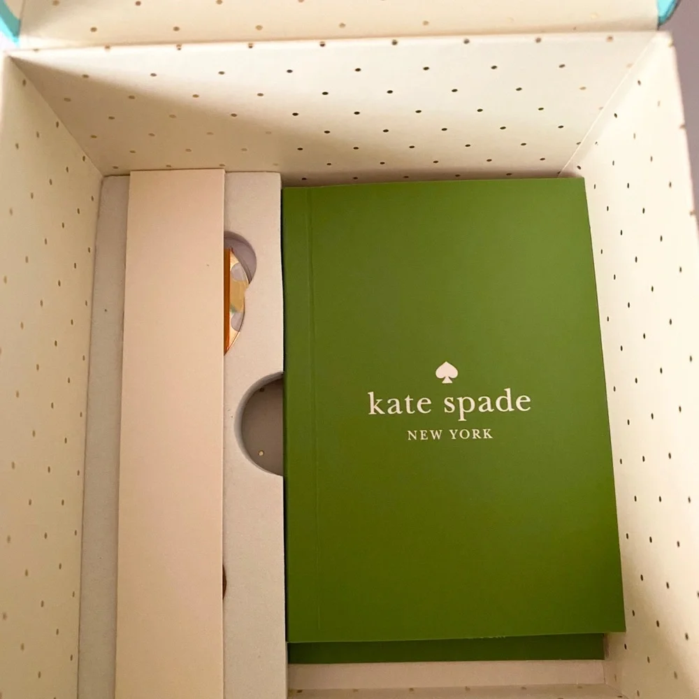 Kate Spade Scallop Tracking Device - Picture 7 of 11